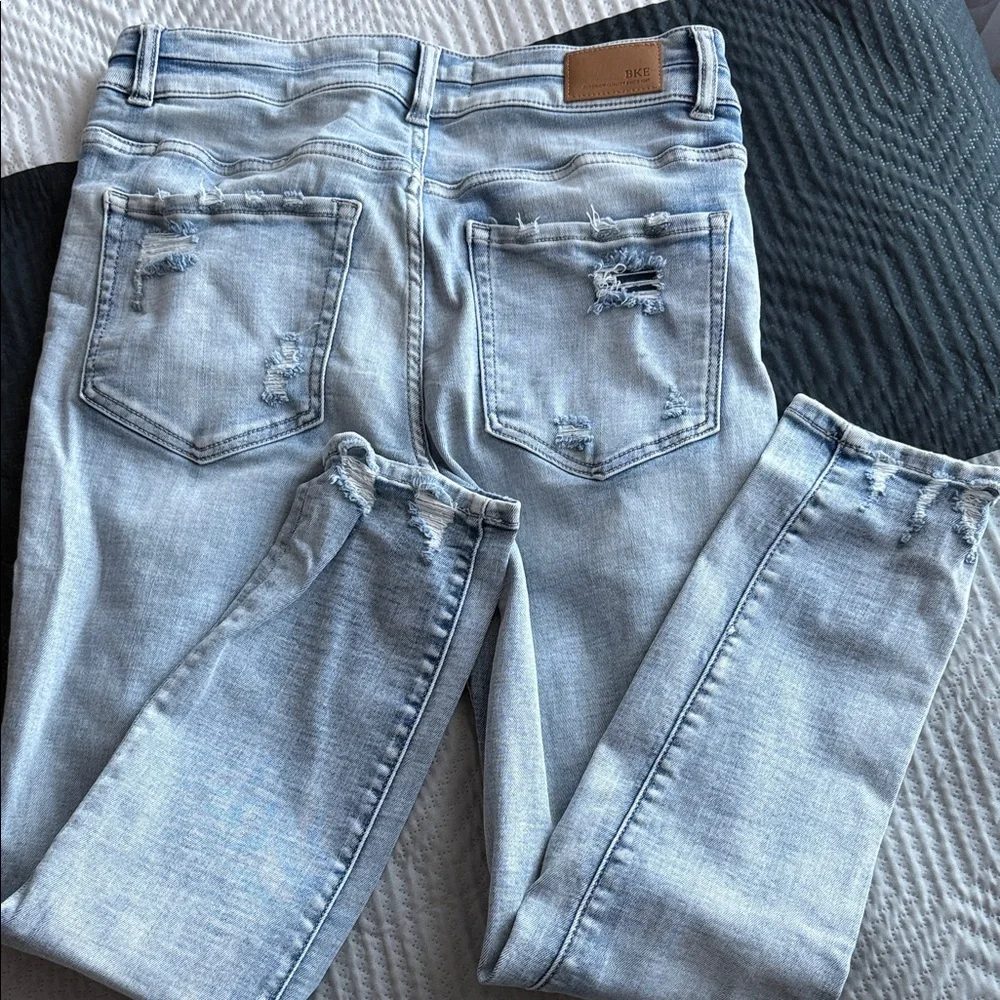 Light Wash Distressed Women's Jeans BKE PARKER - Picture 9 of 10